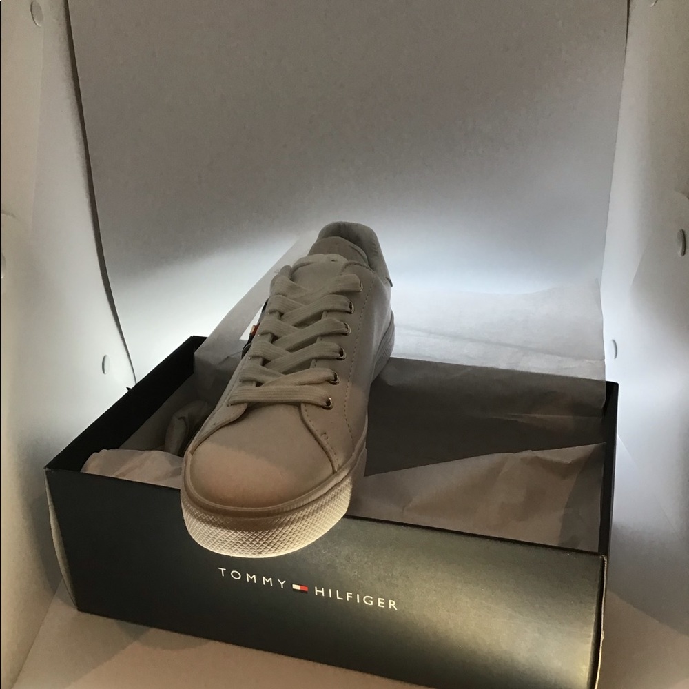 Sneaker - Picture 3 of 5